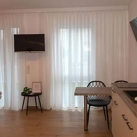 Mein Träumchen Apartements- 7 Rose Stillvoll Und Zentral übernachten *